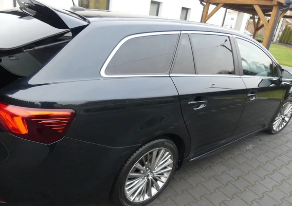 Toyota Avensis cena 64000 przebieg: 110000, rok produkcji 2016 z Bobowa małe 121